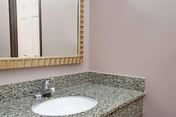 Days Inn by Wyndham West Covina image 5